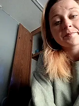 Snapshot of Queen2454 chatting on April 3, 2026, 3:40 pm Queen2454 online show from April 3, 2026, 3:40 pm