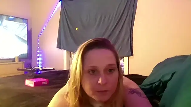Snapshot of Queen2454 chatting on October 11, 2025, 3:02 pm Queen2454 online show from October 11, 2025, 3:02 pm