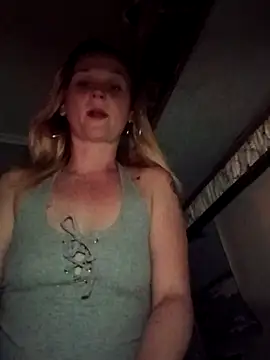 Snapshot of Queen2454 chatting on April 5, 2026, 9:38 am Queen2454 online show from April 5, 2026, 9:38 am