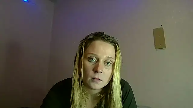 Snapshot of Queen2454 chatting on October 8, 2025, 11:49 pm Queen2454 online show from October 8, 2025, 11:49 pm