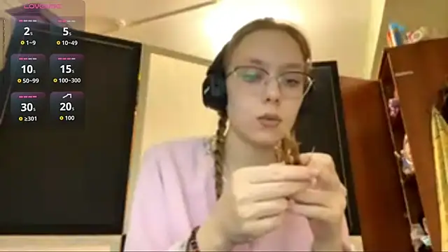 ArielleBiernacki online show from October 6, 2025, 5:57 pm