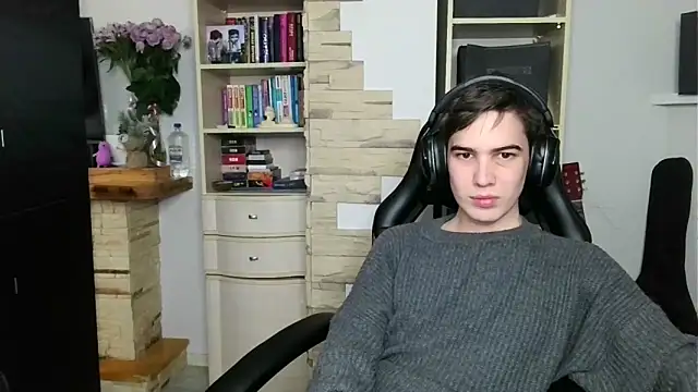  Chris Next Door  online show from October 29, 2025, 4:28 pm