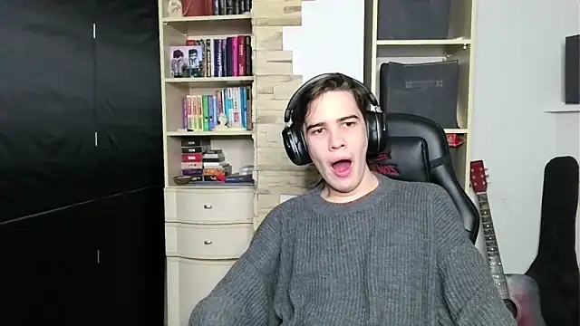  Chris Next Door  online show from October 30, 2025, 4:48 pm