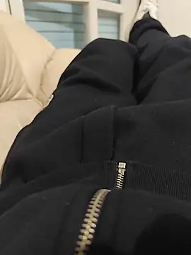 Snapshot of thonyx93 chatting on April 10, 2026, 9:00 pm thonyx93 online show from April 10, 2026, 9:00 pm