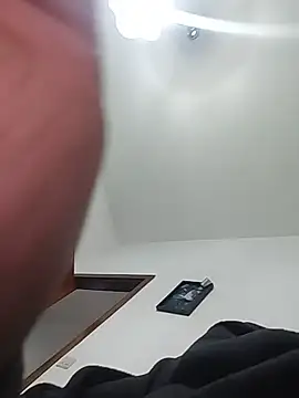 Snapshot of thonyx93 chatting on November 22, 2025, 1:43 pm thonyx93 online show from November 22, 2025, 1:43 pm