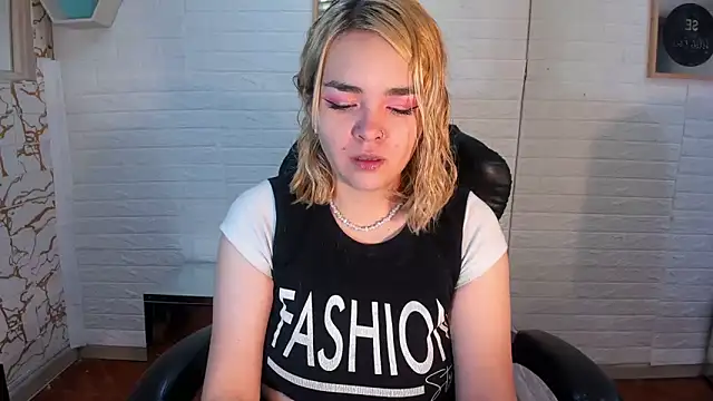 Eily Blunts online show from November 6, 2025, 12:53 pm