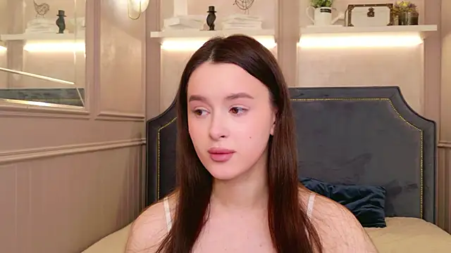 EvaSwen online show from June 22, 2026, 10:56 am