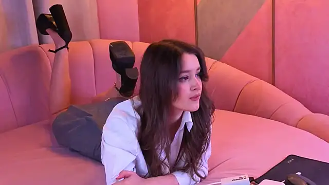 Snapshot of EvaSwen chatting on November 23, 2025, 8:19 pm EvaSwen online show from November 23, 2025, 8:19 pm