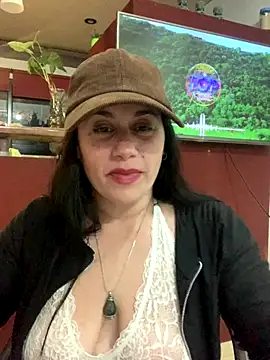 Amarteverdaderamente online show from October 12, 2025, 2:57 am