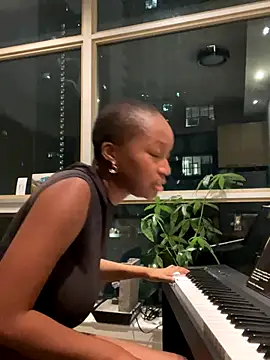 Snapshot of tia___fox chatting on October 31, 2025, 7:16 am tia fox online show from October 31, 2025, 7:16 am