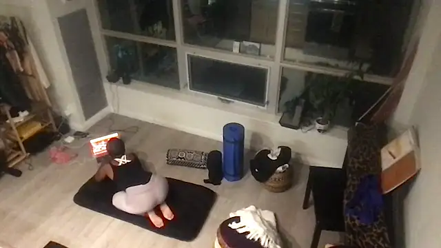 Snapshot of tia___fox chatting on October 28, 2025, 3:51 am tia fox online show from October 28, 2025, 3:51 am