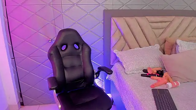 Snapshot of AriannaCooperr chatting on December 14, 2025, 5:13 am AriannaCooperr online show from December 14, 2025, 5:13 am