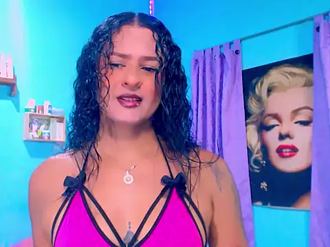 Snapshot of horny_val_ chatting on October 9, 2025, 3:29 am horny val online show from October 9, 2025, 3:29 am