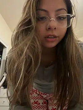Snapshot of bunnygorl12 chatting on March 3, 2026, 3:24 am bunnygorl12 online show from March 3, 2026, 3:24 am