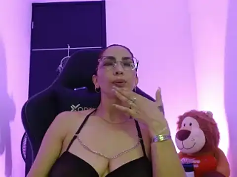 Snapshot of Angel_blackhot chatting on March 3, 2026, 2:29 am Angel blackhot online show from March 3, 2026, 2:29 am