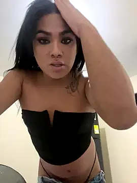 Snapshot of RobertaxGutierrez chatting on October 9, 2025, 12:11 am RobertaxGutierrez online show from October 9, 2025, 12:11 am