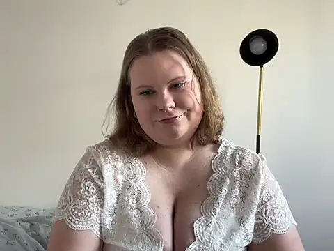 Snapshot of BriannaFlirty chatting on October 22, 2025, 12:15 pm BriannaFlirty online show from October 22, 2025, 12:15 pm