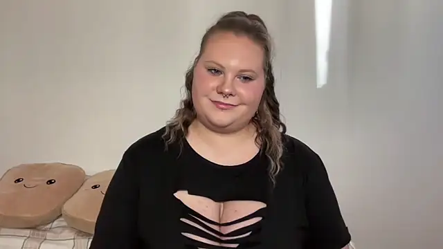 Snapshot of BriannaFlirty chatting on November 7, 2025, 1:15 pm BriannaFlirty online show from November 7, 2025, 1:15 pm