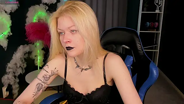 Callista a online show from April 23, 2026, 3:02 am