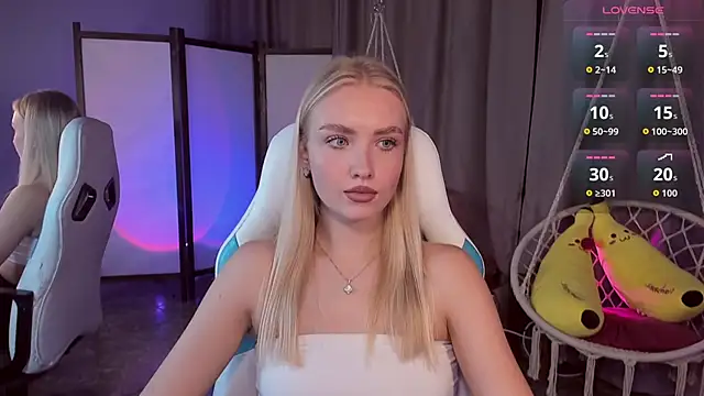 Snapshot of TessaGrays chatting on October 21, 2025, 1:32 pm TessaGrays online show from October 21, 2025, 1:32 pm