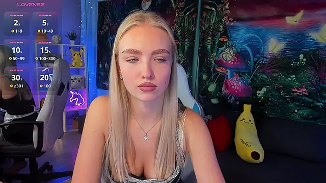 Snapshot of TessaGrays chatting on October 28, 2025, 10:58 am TessaGrays online show from October 28, 2025, 10:58 am