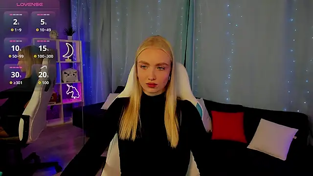 Snapshot of TessaGrays chatting on November 4, 2025, 10:19 am TessaGrays online show from November 4, 2025, 10:19 am