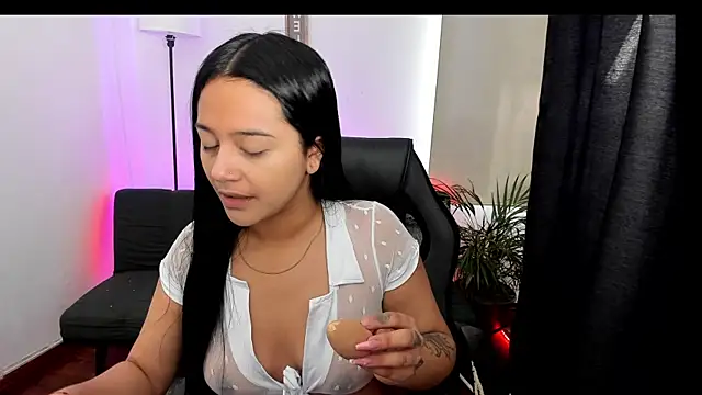 Snapshot of Alana-sweet chatting on September 30, 2025, 4:46 pm Alana-sweet online show from September 30, 2025, 4:46 pm