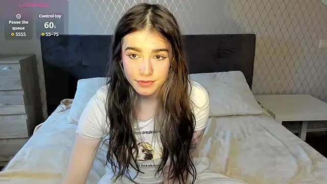 ShellyMoon  online show from September 29, 2025, 1:17 pm