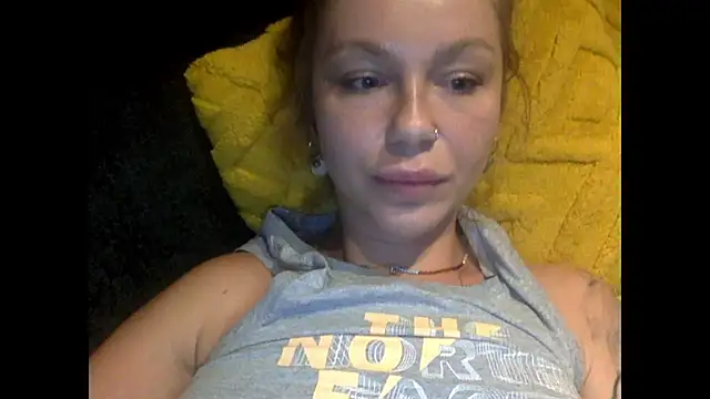 Snapshot of MiraLuna chatting on October 13, 2025, 9:05 pm MiraLuna online show from October 13, 2025, 9:05 pm