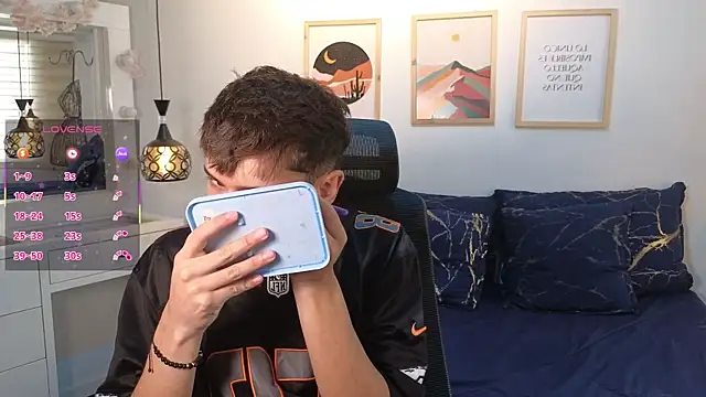 kevienmiet online show from October 30, 2025, 12:03 pm