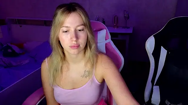 stefany and bettany online show from November 13, 2025, 11:36 am