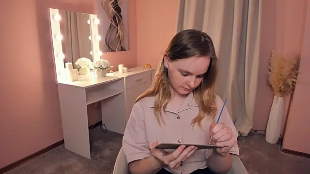 ChloeWestrum online show from October 1, 2025, 8:41 am