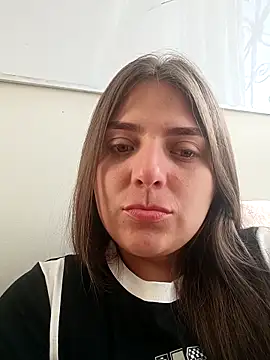 EmiilySttone online show from December 17, 2025, 12:32 pm