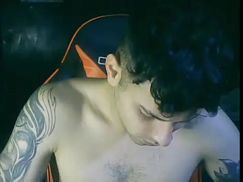 Snapshot of alessandro290 chatting on December 14, 2025, 7:30 pm alessandro290 online show from December 14, 2025, 7:30 pm