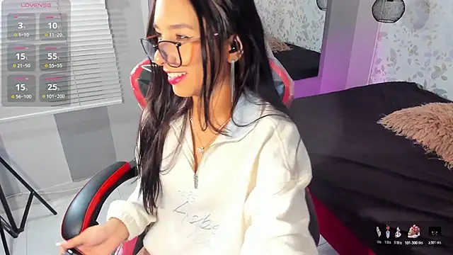 Snapshot of Luciaoregon chatting on October 17, 2025, 1:35 pm Luciaoregon online show from October 17, 2025, 1:35 pm