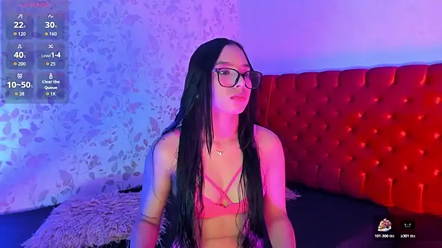 Snapshot of Luciaoregon chatting on November 13, 2025, 1:04 pm Luciaoregon online show from November 13, 2025, 1:04 pm