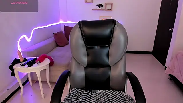 Snapshot of Scarlett__Cooper__ chatting on November 7, 2025, 12:42 pm Scarlett Cooper online show from November 7, 2025, 12:42 pm