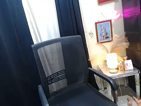 Kylaanne online show from November 18, 2025, 12:04 am