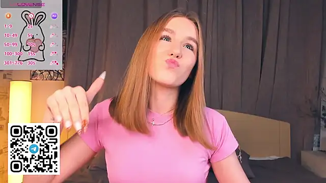 Snapshot of TienKnous chatting on December 3, 2025, 7:35 pm TienKnous online show from December 3, 2025, 7:35 pm