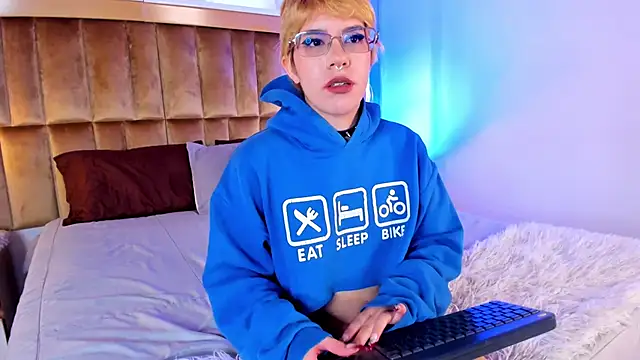 Snapshot of SamyShark chatting on October 10, 2025, 1:01 pm SamyShark online show from October 10, 2025, 1:01 pm