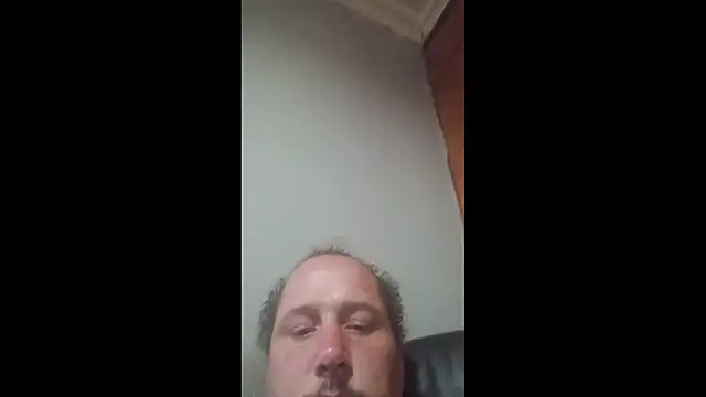 Snapshot of macKnd chatting on October 7, 2025, 3:02 pm macKnd online show from October 7, 2025, 3:02 pm