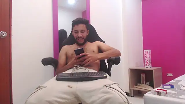 Juan FelipeX01 online show from November 13, 2025, 4:11 pm