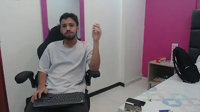 Juan FelipeX01 online show from October 28, 2025, 5:23 pm