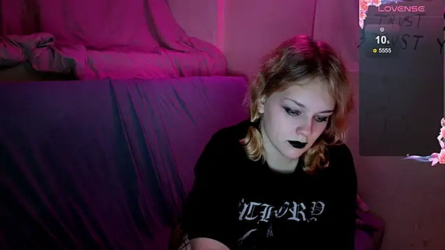 Snapshot of CleoVixes chatting on October 19, 2025, 4:26 am CleoVixes online show from October 19, 2025, 4:26 am