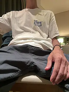 Snapshot of HenryLee1983-cums chatting on May 20, 2026, 1:52 pm HenryLee1983-cums online show from May 20, 2026, 1:52 pm