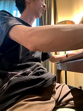 HenryLee1983-cums online show from October 7, 2025, 8:37 am