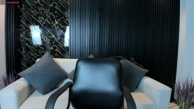 Snapshot of VenusCooper chatting on November 10, 2025, 6:57 pm VenusCooper online show from November 10, 2025, 6:57 pm