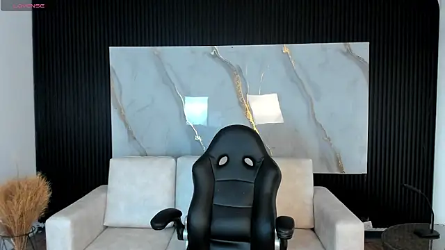 Snapshot of VenusCooper chatting on November 5, 2025, 7:50 pm VenusCooper online show from November 5, 2025, 7:50 pm