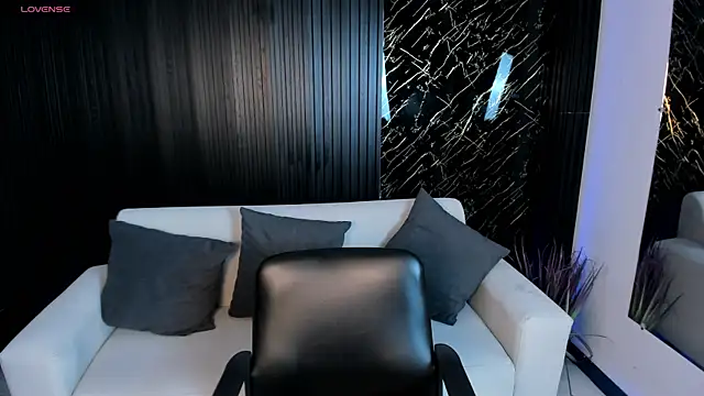 Snapshot of VenusCooper chatting on November 8, 2025, 6:44 pm VenusCooper online show from November 8, 2025, 6:44 pm