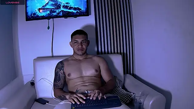 Snapshot of venedic_bull chatting on November 17, 2025, 3:43 am venedic bull online show from November 17, 2025, 3:43 am